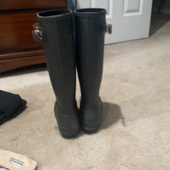 Hunter tall rain boots with insoles and socks - Picture 2 of 5